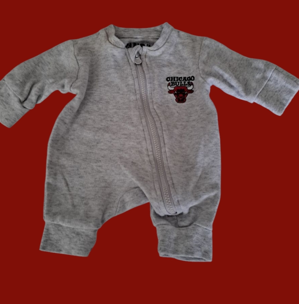 NBA Chicago Bulls Gray One Piece 7.5 lbs 50 cm (zero months) Baby Primark